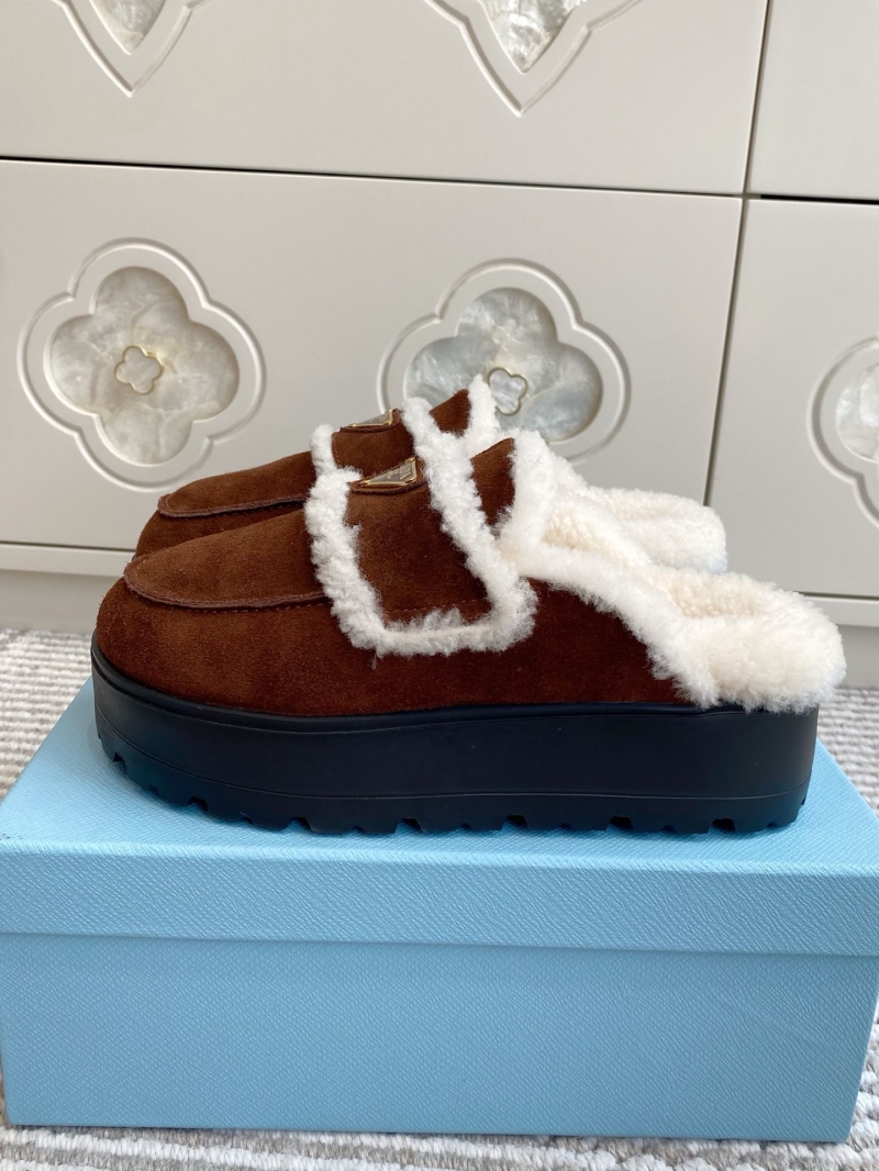Pra*a slippers